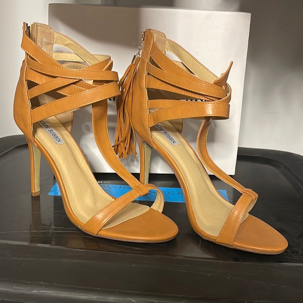 NWT Tan T-Strap Heel Sandals